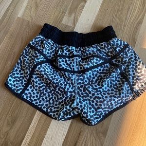 LuLuLemon Track That mid rise short